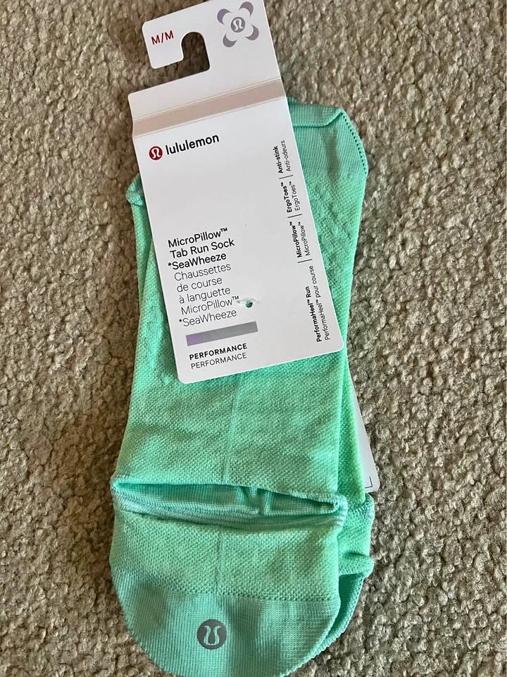 NWT Lululemon SeaWheeze Edition MicroPillow Tab Run Sock - Size
