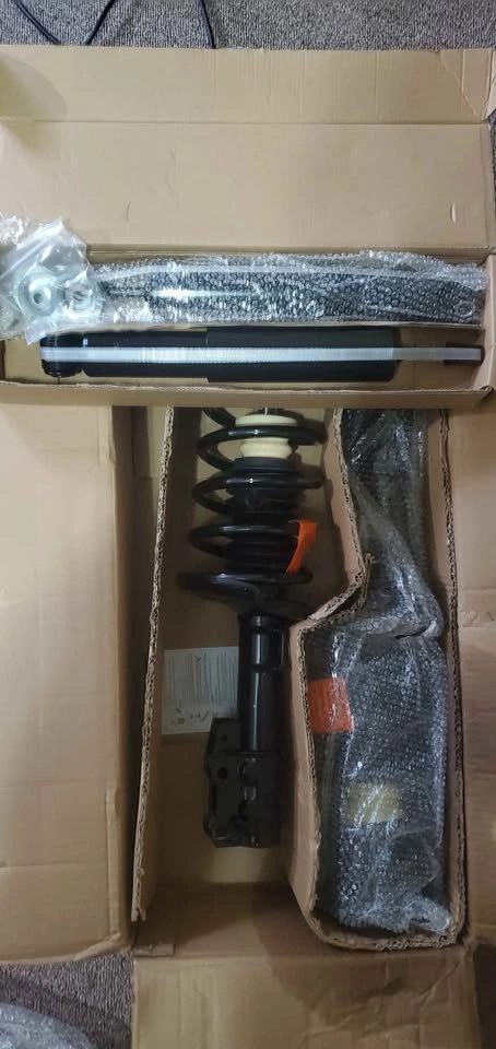 2009 Pontiac G6 Shocks and Struts (4pc Front & Rear) - photo 3
