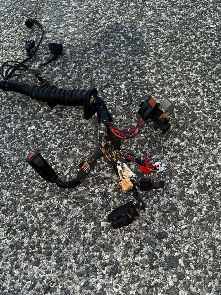 02 Audi Allroad Complete Engine Harness - photo 3