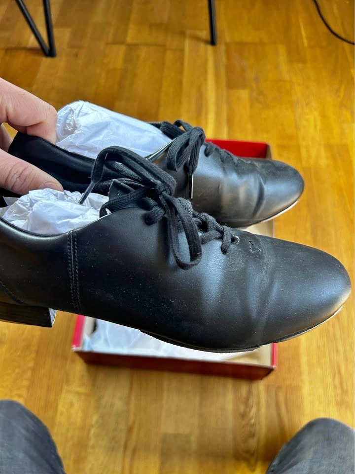 Capezio Tap Dancing Shoes (Size 8.5)
