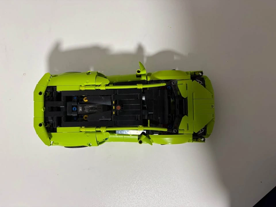 LEGO Technic Lamborghini Sian lime green - photo 2