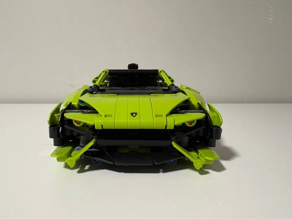 LEGO Technic Lamborghini Sian lime green - photo 3