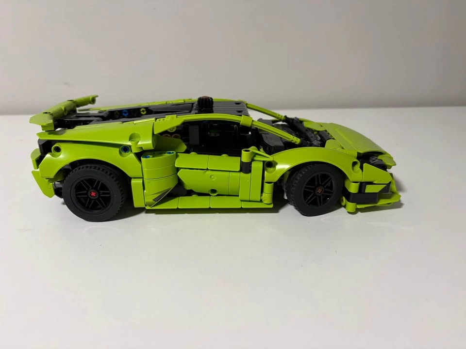 LEGO Technic Lamborghini Sian lime green - photo 4
