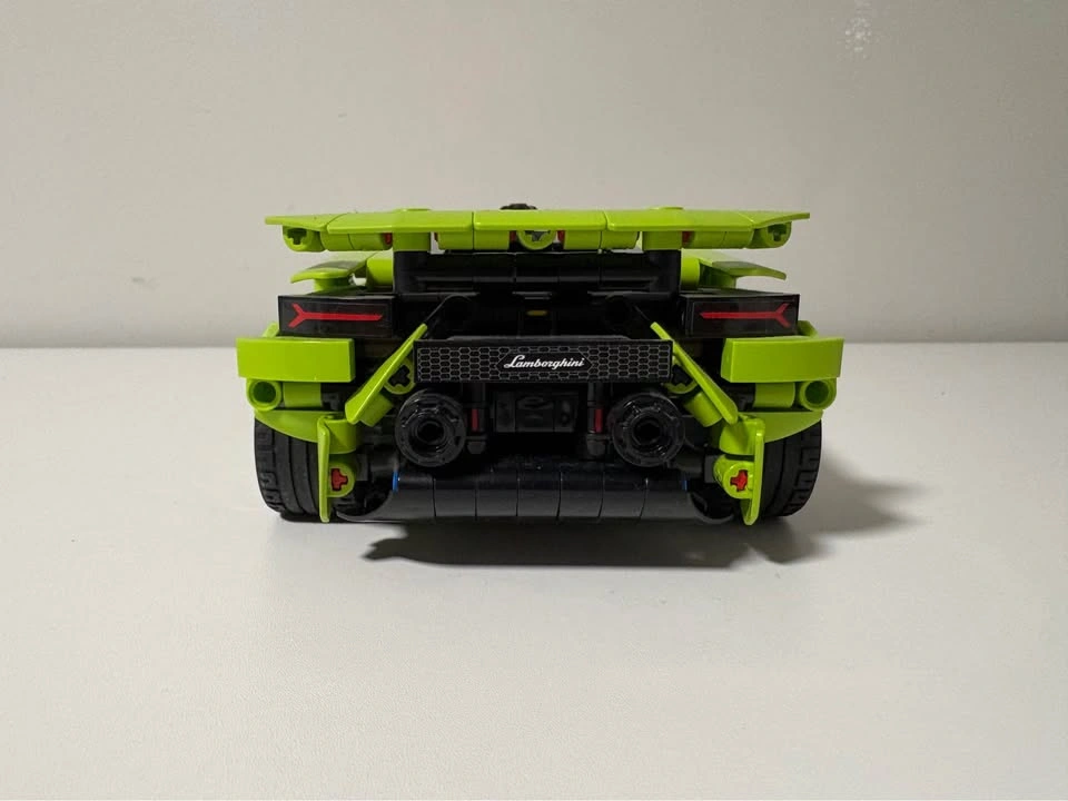 LEGO Technic Lamborghini Sian lime green - photo 5