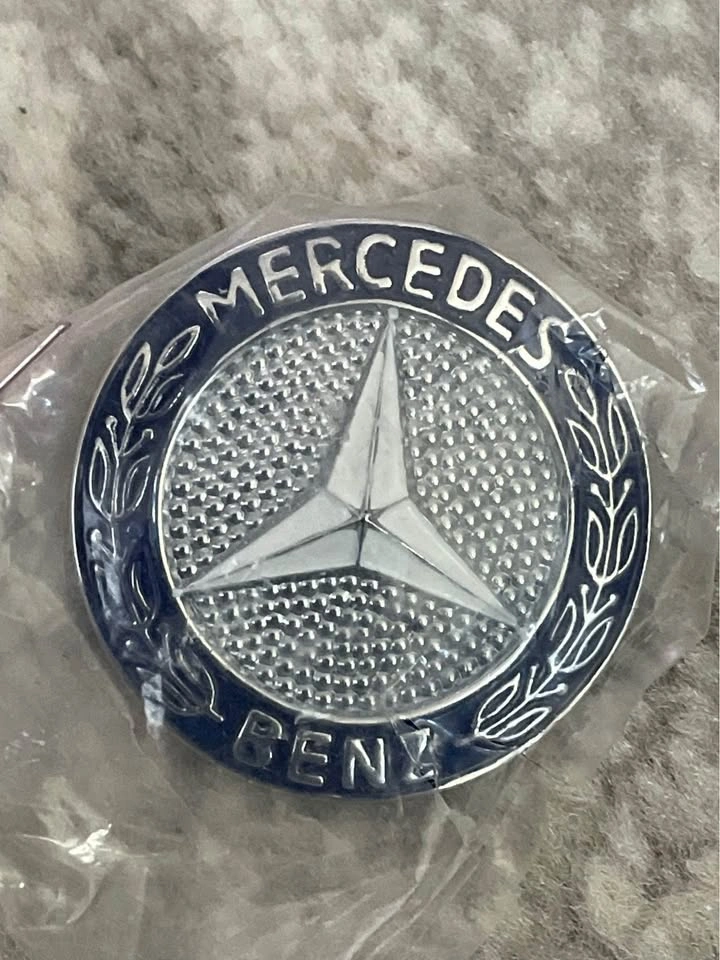 Vintage Mercedes-Benz Emblem New old Stock - photo 2
