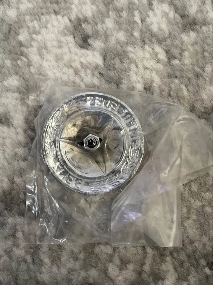 Vintage Mercedes-Benz Emblem New old Stock - photo 3