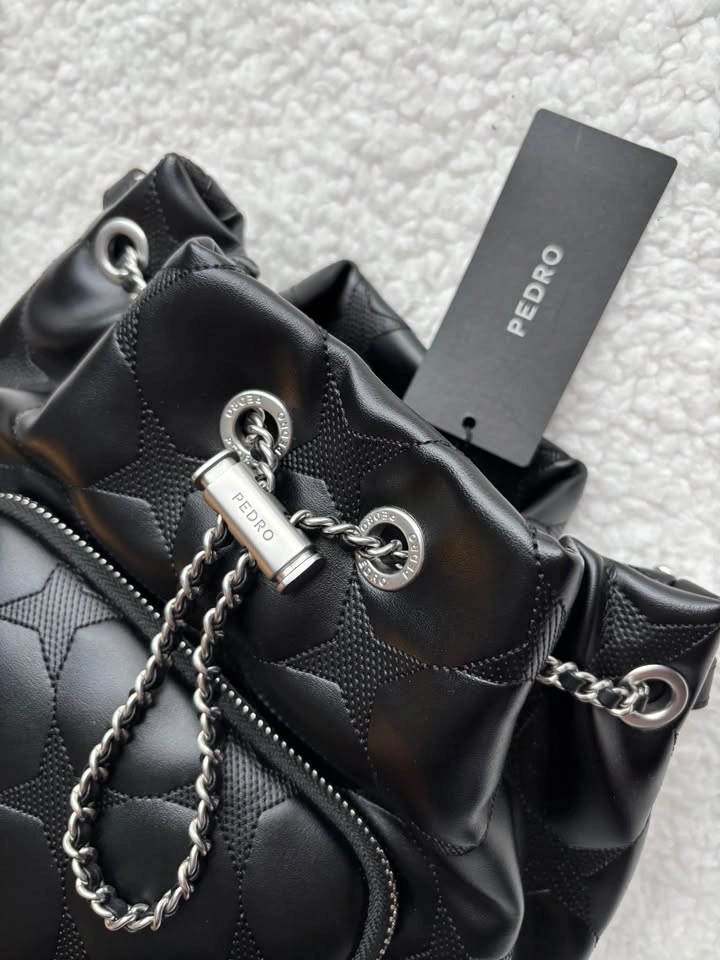 NWT PEDRO Black Quilted Maisie 2-Way Chain Bucket Bag - photo 4