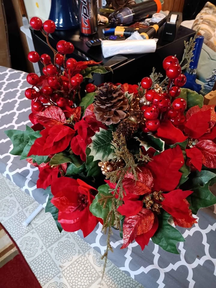 Poinsettia Basket - photo 3