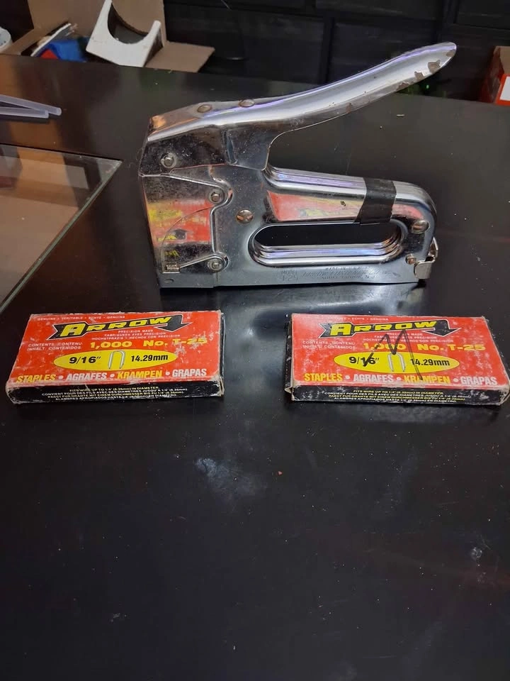 Large Stapler with Staples - photo 2