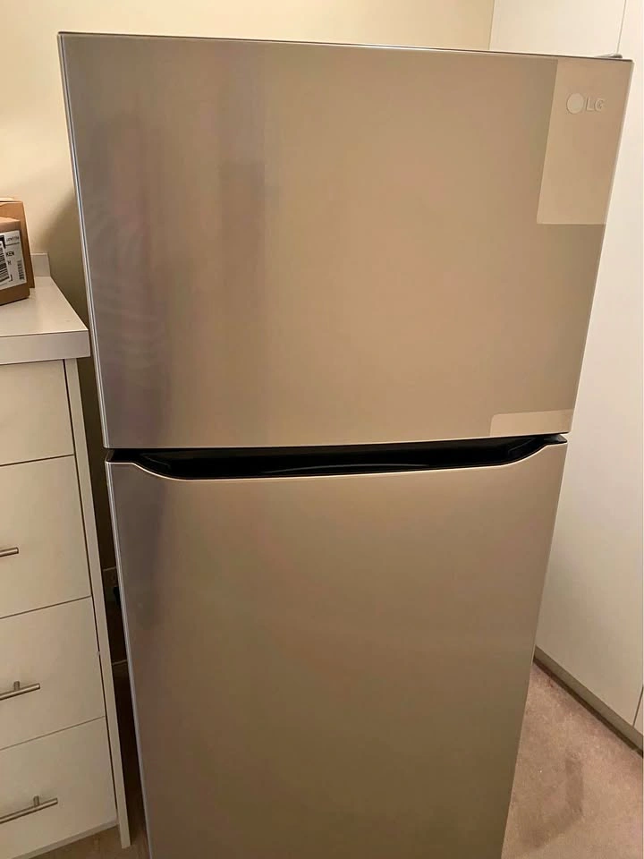 LG 30’ Top Freezer Fridge!