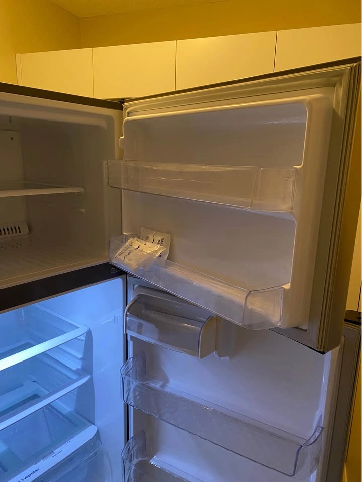 LG 30’ Top Freezer Fridge! - photo 4