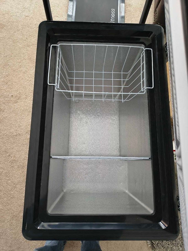 Danby 5.5 cu. ft. Chest Freezer - Black - photo 2
