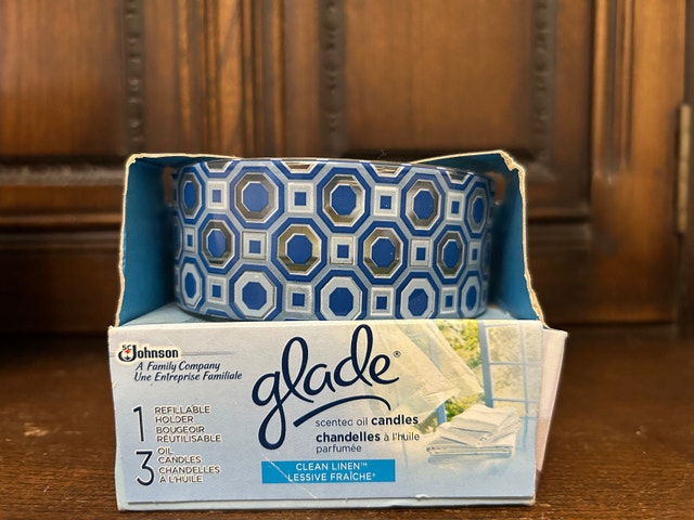 Glade Scented Oil Candle Holder + 11 Refills (Brampton) - photo 2