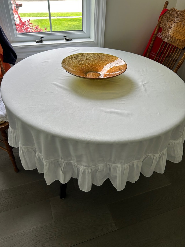 White Cotton Round Tablecloth with Scalloped Edge