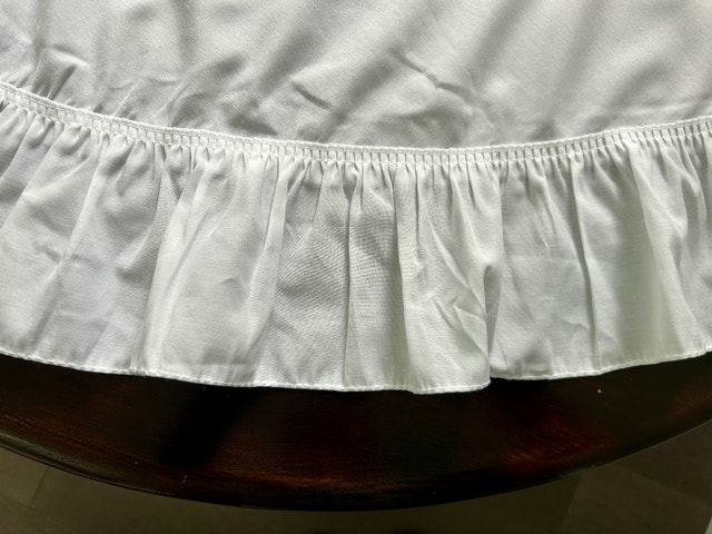 White Cotton Round Tablecloth with Scalloped Edge - photo 2