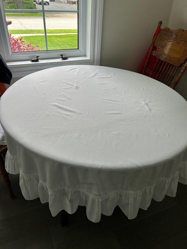 White Cotton Round Tablecloth with Scalloped Edge - photo 4