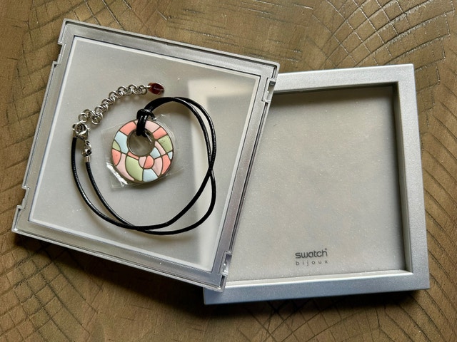 Swatch Bijoux ‘Shades of Pink’ Necklace