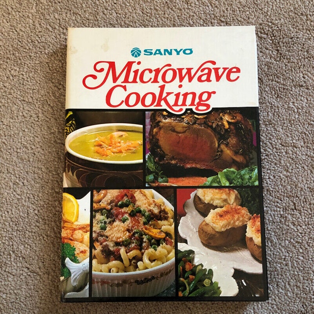 Vintage Microwave Cookbooks - Lot of 4 (Brampton) - photo 3