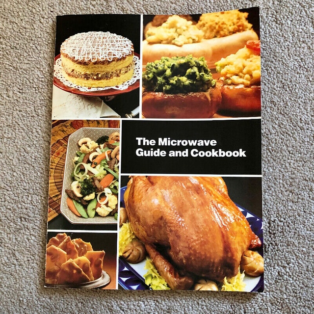 Vintage Microwave Cookbooks - Lot of 4 (Brampton) - photo 5