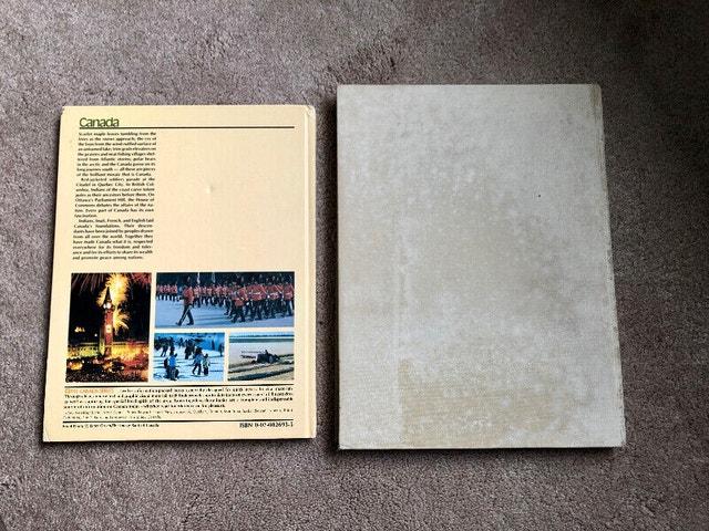 2 Vintage Canada Books, 1979 & 1980 - photo 2