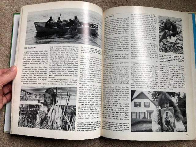 2 Vintage Canada Books, 1979 & 1980 - photo 5