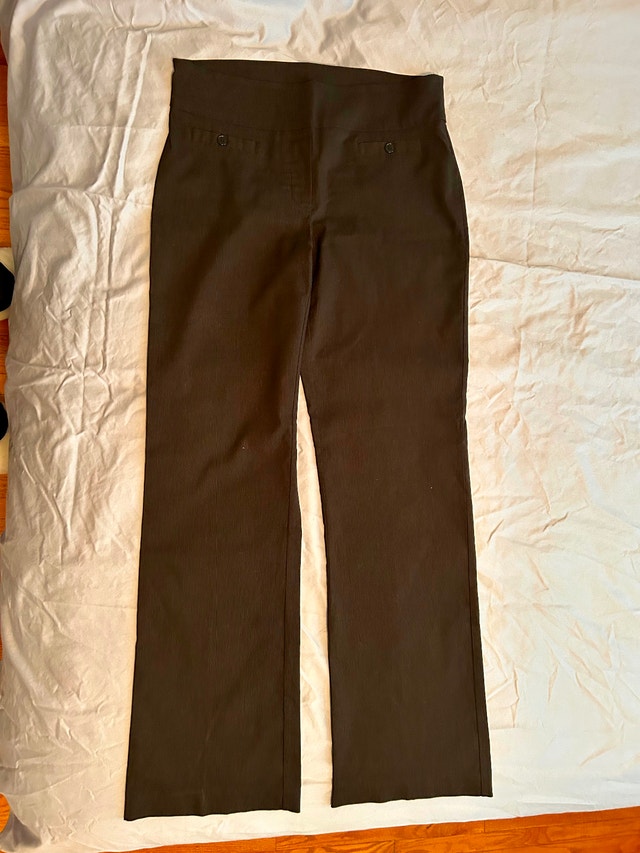 Ladies Pants/Capri, Sizes 11-12, 2 new, 2 used, lot of 4 - photo 2