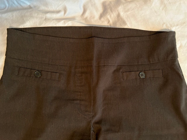 Ladies Pants/Capri, Sizes 11-12, 2 new, 2 used, lot of 4 - photo 3