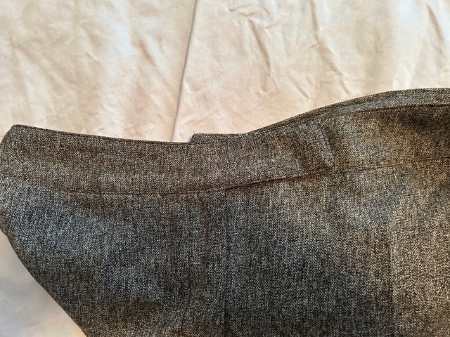 Ladies Pants/Capri, Sizes 11-12, 2 new, 2 used, lot of 4 - photo 5