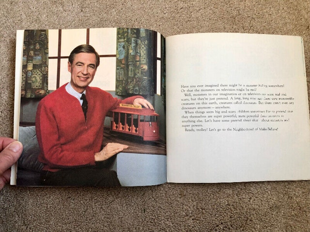 Mister Rogers’ Neighborhood Book, 1988, Vintage - photo 3