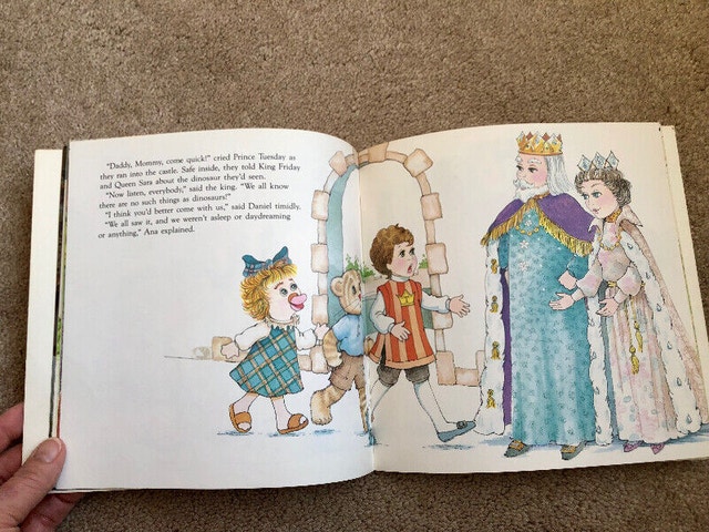 Mister Rogers’ Neighborhood Book, 1988, Vintage - photo 5