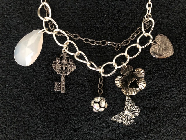 Silver/Black Necklace, never worn (Brampton) - photo 3
