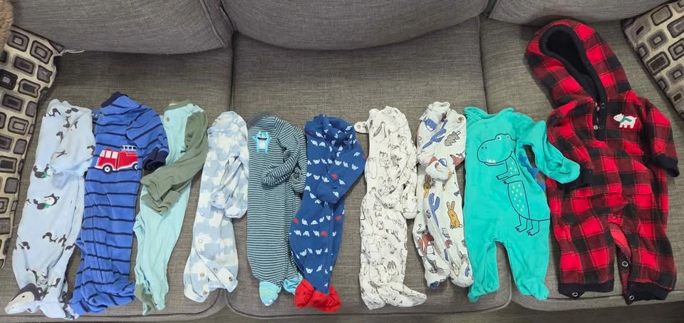 Baby Newborn Clothes EUC - photo 2
