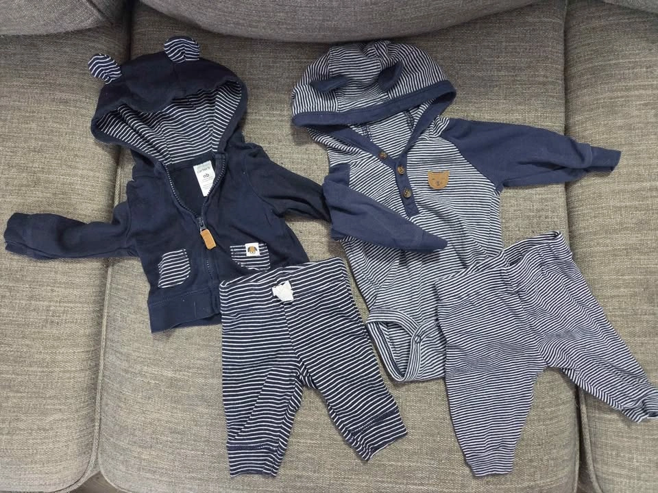 Baby Newborn Clothes EUC - photo 3