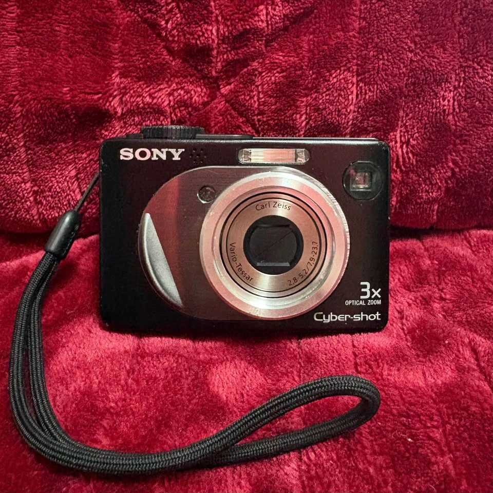 Sony DSC W-1 Digital Camera - photo 2