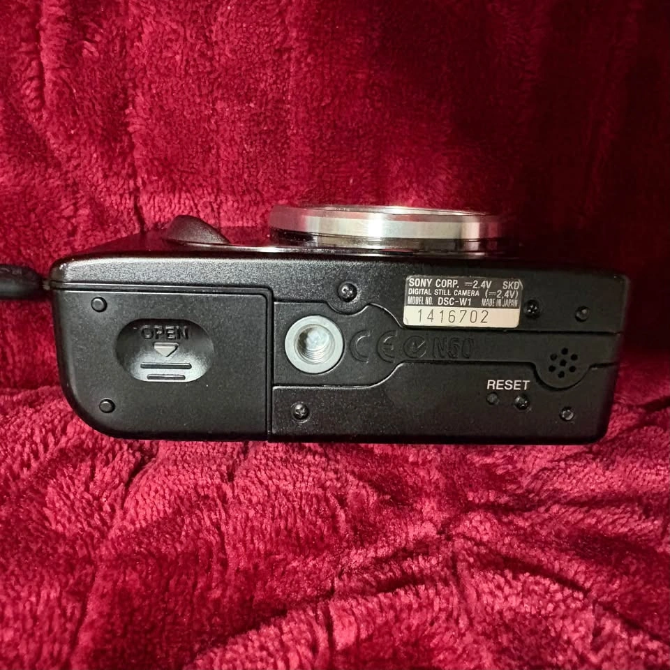 Sony DSC W-1 Digital Camera - photo 3
