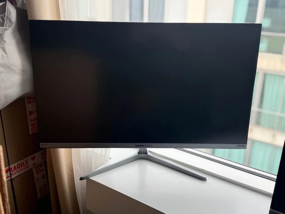 2x 27-inch Monitors: HP Pavilion 27xi & Hannspree HS275 - photo 2