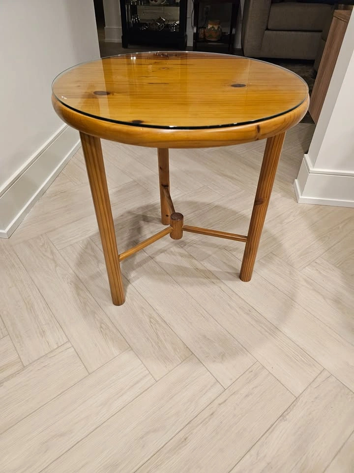 Solid Pine Round Side Table w/ Glass Top (22" Round, 25" H)
