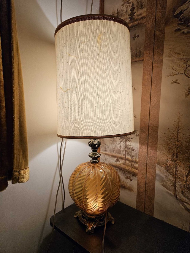 Antique lamp with 3 settings