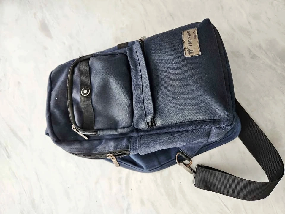 🥕  Blue shoulder bag
