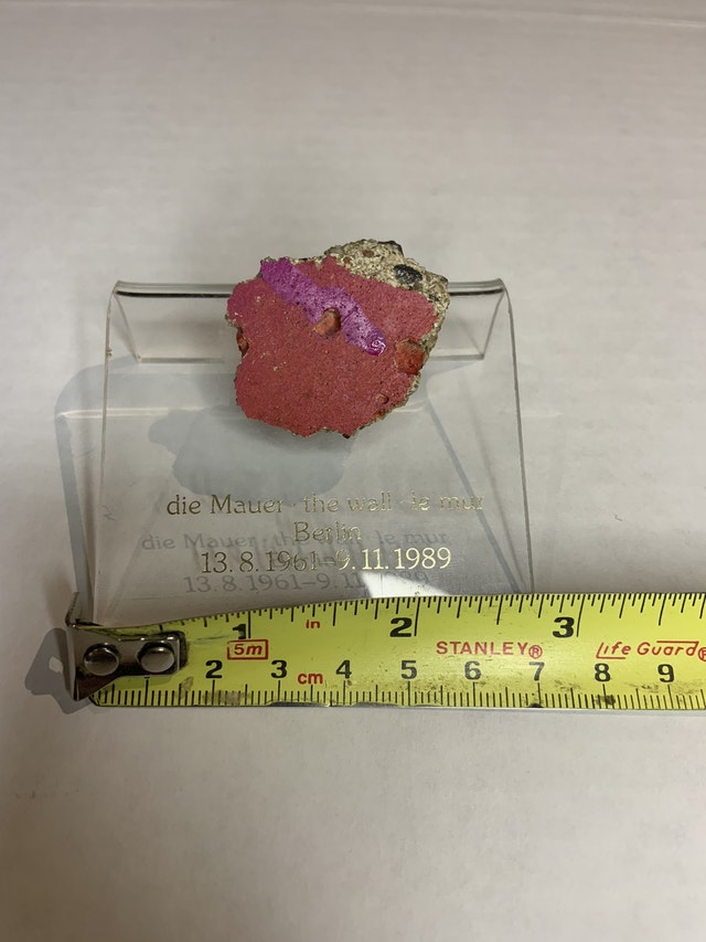 Original piece of Berlin Wall - photo 2