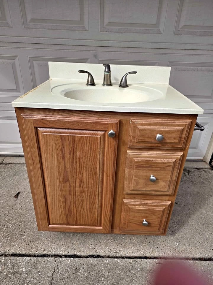 Vanity with sink and faucet 31x23x36