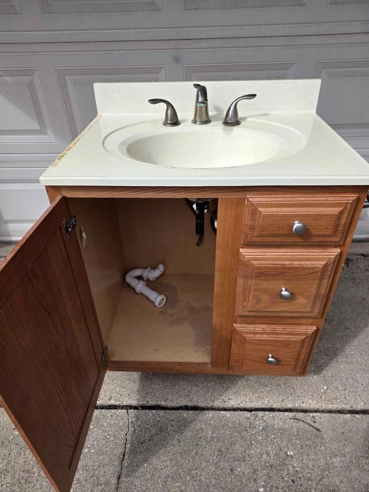 Vanity with sink and faucet 31x23x36 - photo 2
