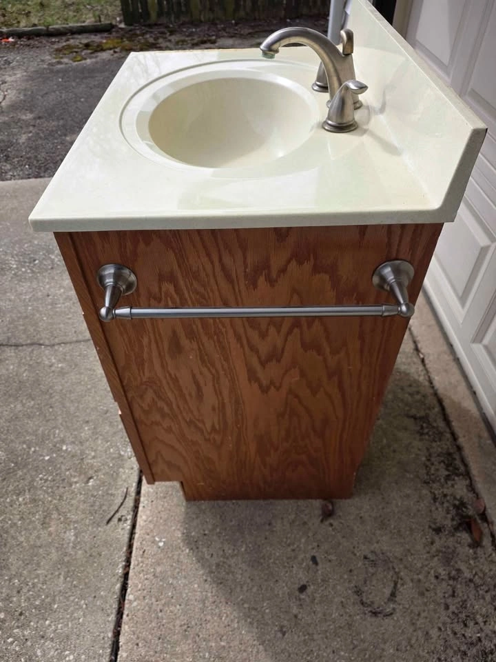 Vanity with sink and faucet 31x23x36 - photo 5