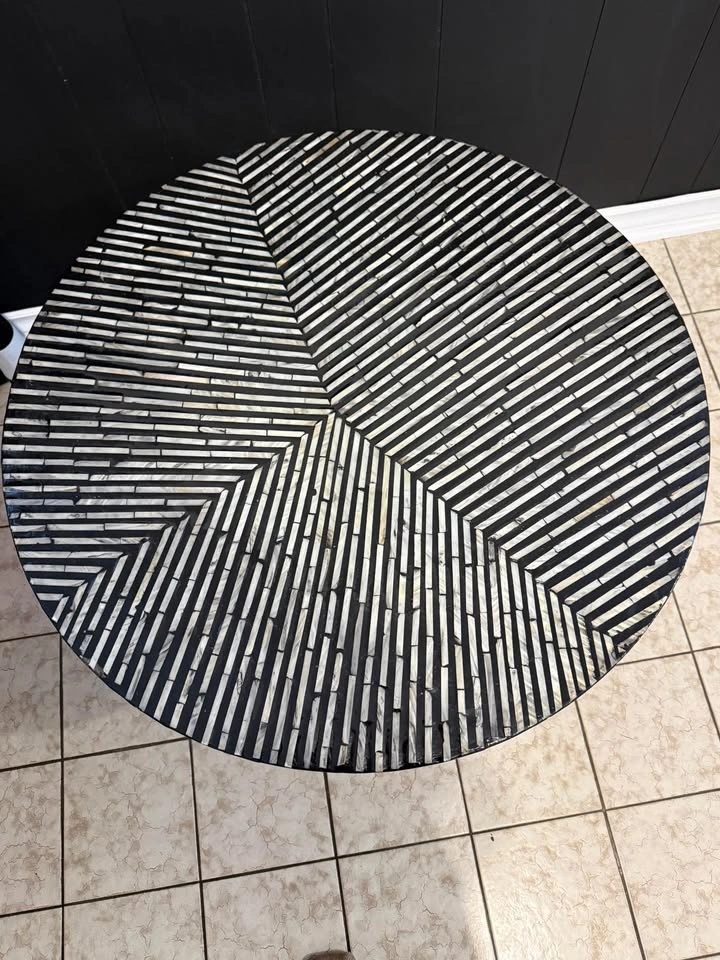 Round Coffee Table - photo 2