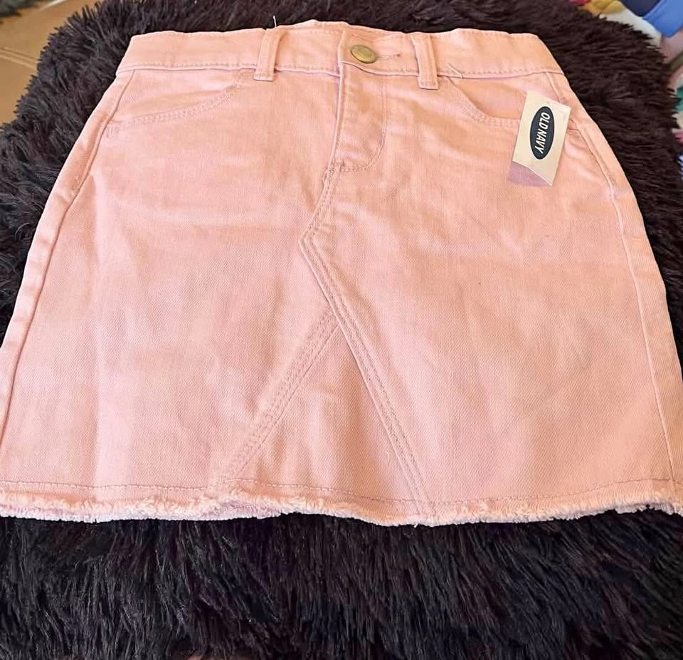 GIRLS SKIRT SIZE:5T PRICE:$10