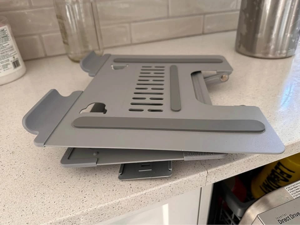 Adjustable laptop stand - photo 2