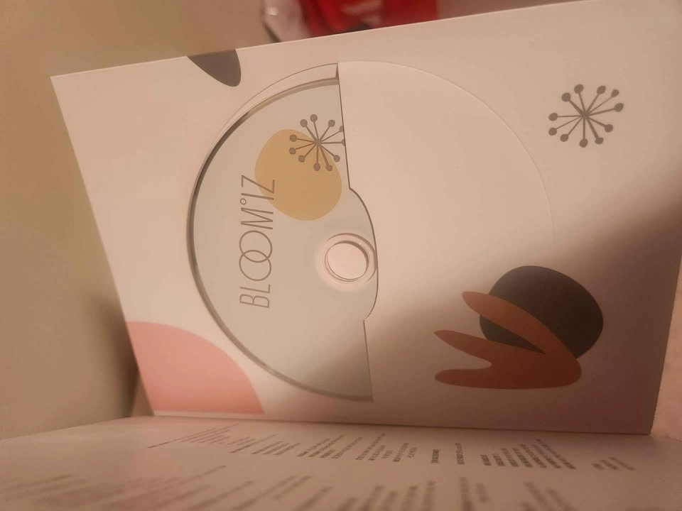IZ*ONE - Bloom* IZ Album - photo 2