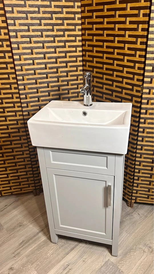 Small Space Vanity - NEED GONE ASAP
