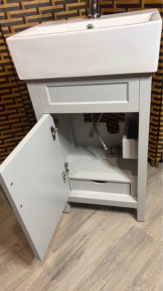 Small Space Vanity - NEED GONE ASAP - photo 2