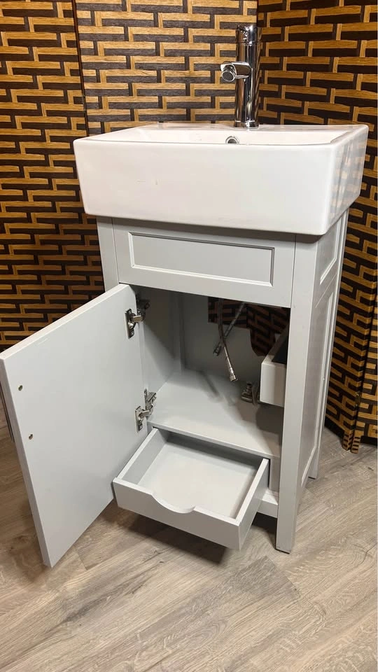 Small Space Vanity - NEED GONE ASAP - photo 3